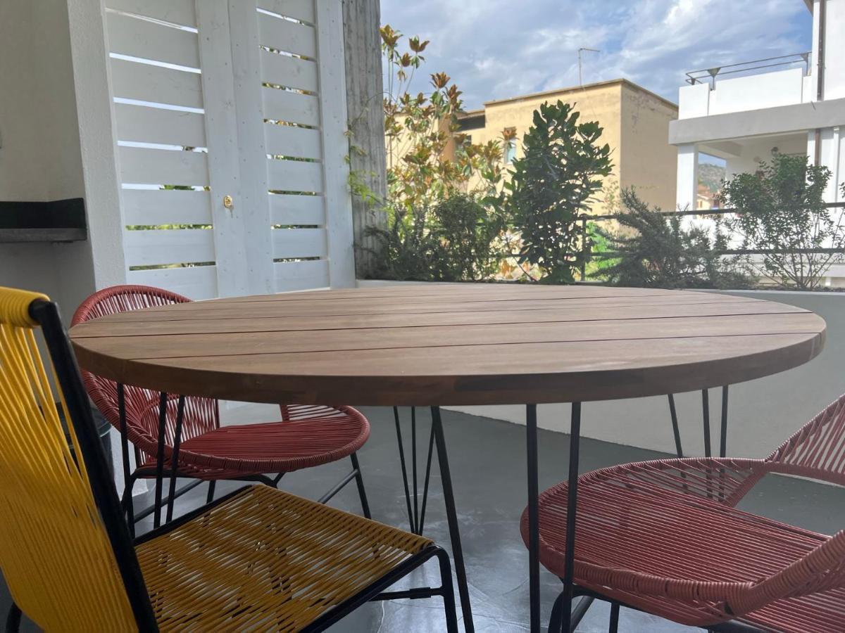 Loft Delizioso Pieno Centro Con Veranda Apartment Tortoli Exterior photo